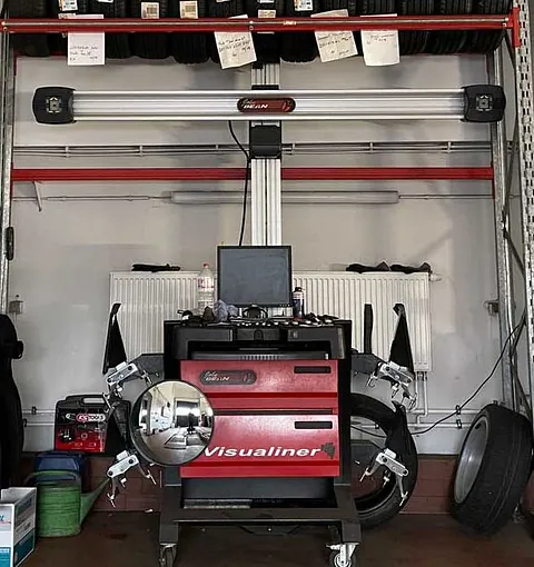 Das Achsmessgerät unseres Reifenservice in Berlin.